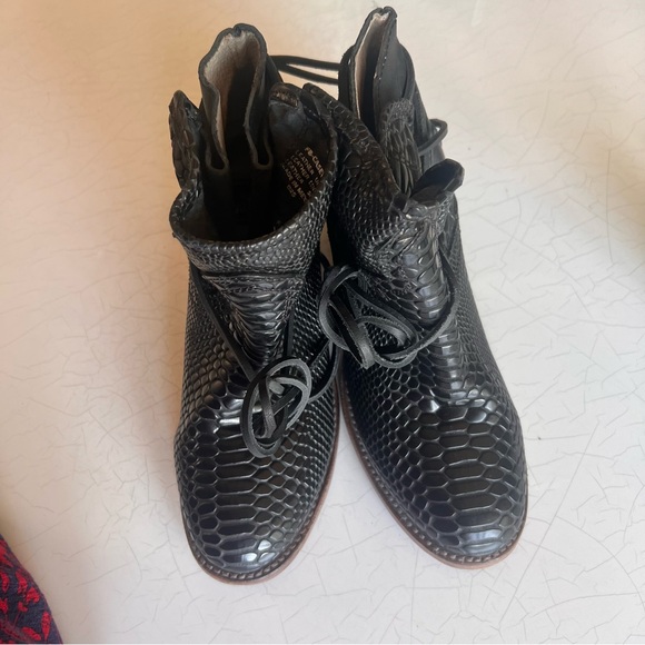 NEW Freebird Casey Black Snake Print Leather Lace Women's Boots Sz US 8 - Picture 6 of 9